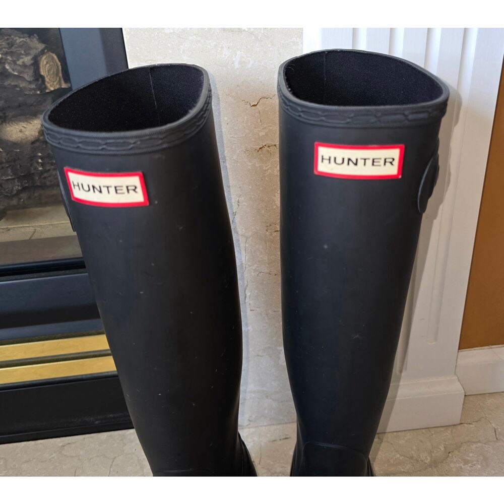 HUNTER Women's Original Tall Rain Rubber Boots, Size US 8, Matte Black - Picture 2 of 4